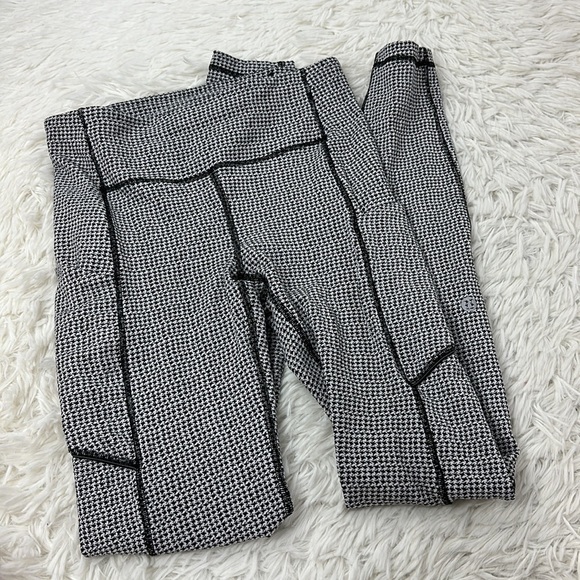 Lululemon Speed Up Tight *Full-On Luxtreme 28" Teeny Tooth White Black - Picture 1 of 7